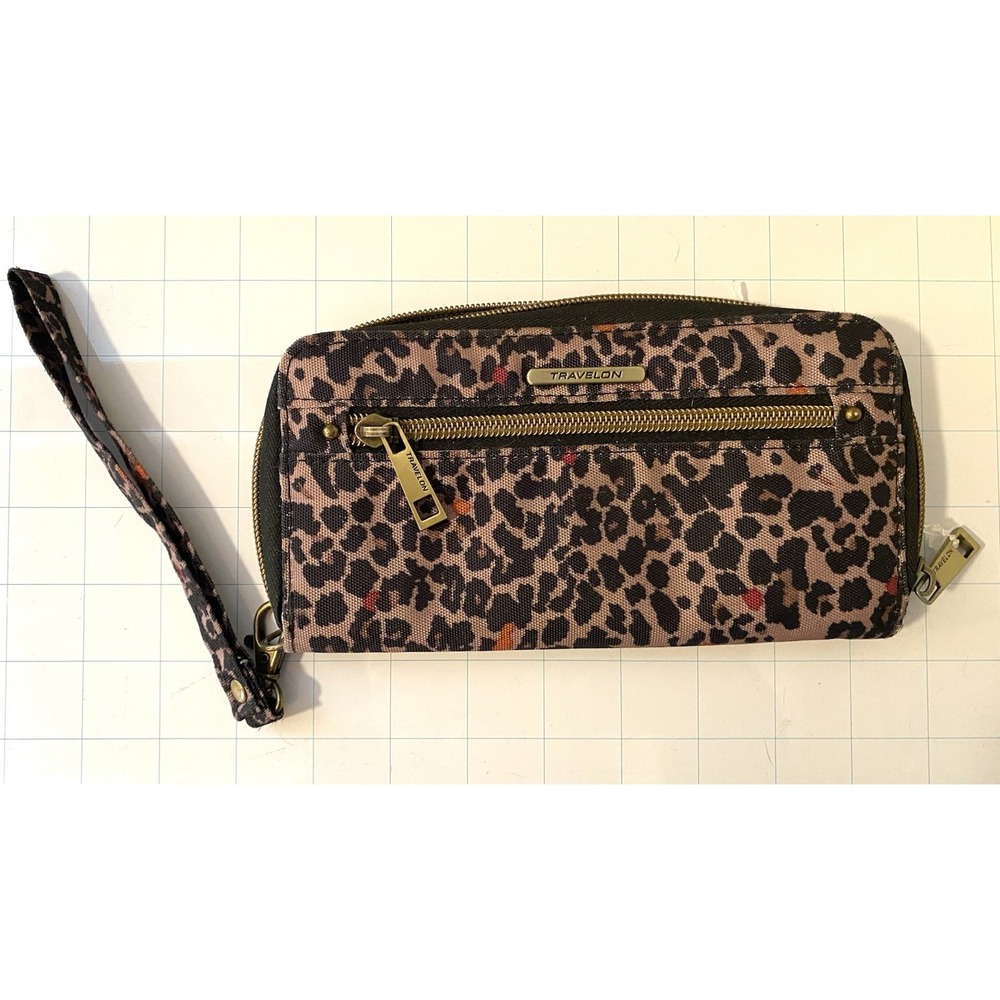 Travelon Wallet Wristlet RFID Cheetah Leopard Print Zip Expand Card Zip Pocket